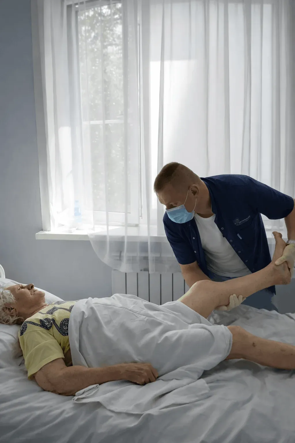 Реабилитация после перелома шейки бедра у пожилых